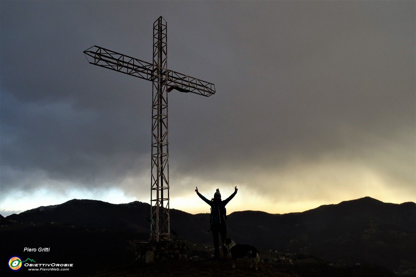 90 Il cielo si rannuvola di brutto....JPG